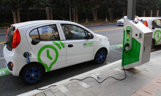 第一批“绿牌”车换电池了，可看到价格，车主：不如换回燃油车！